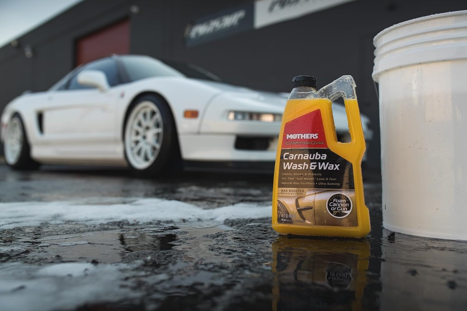 California Gold Carnauba Wash & Wax, 64 Oz. — Cleans, Shines & Protects – Gentle, Ph Balanced, Ultra-Sudsy for a Spot-Free, Brilliant Finish. Biodegradable & Won'T Strip Wax or Ceramic (05674)